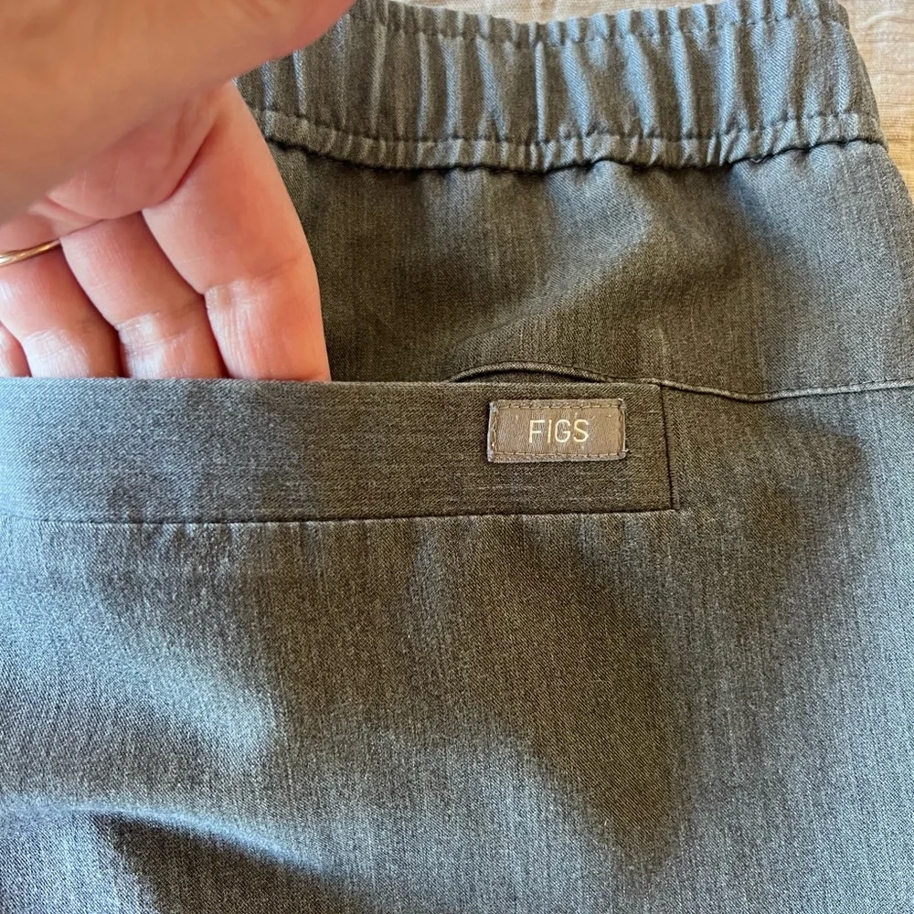 FIGS Graphite Jogger Scrub Pants | Men’s Size Small
